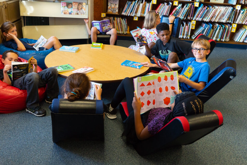 4th Grade in the library